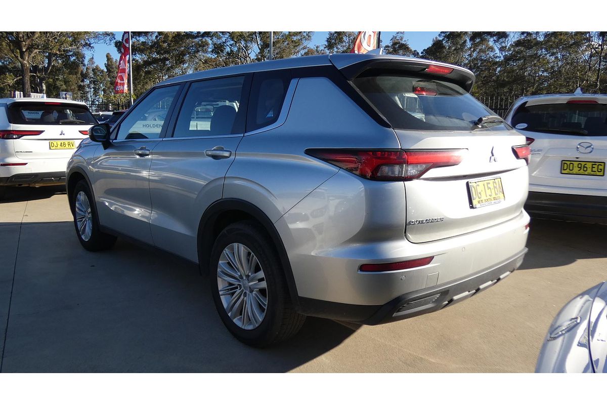 2023 Mitsubishi Outlander ES ZM