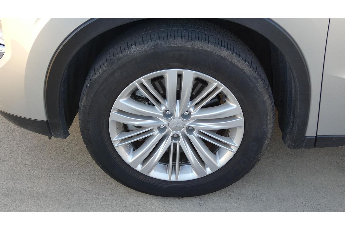 2023 Mitsubishi Outlander ES ZM