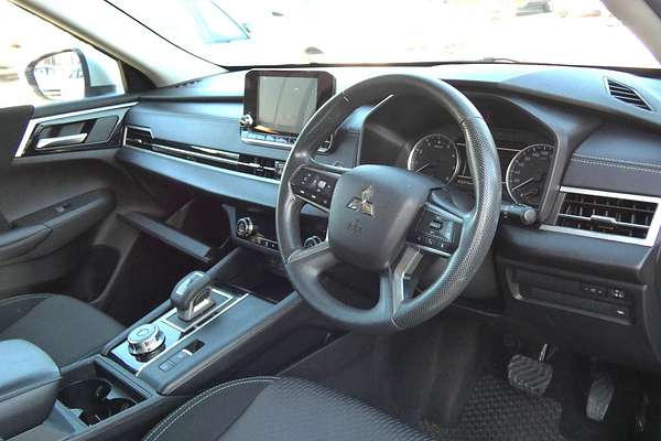 2023 Mitsubishi Outlander ES ZM