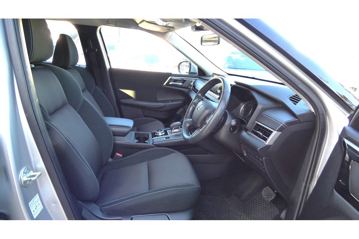 2023 Mitsubishi Outlander ES ZM