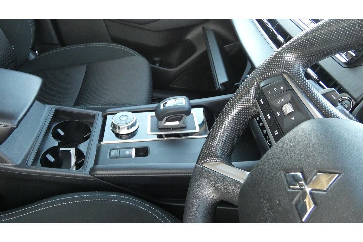 2023 Mitsubishi Outlander ES ZM