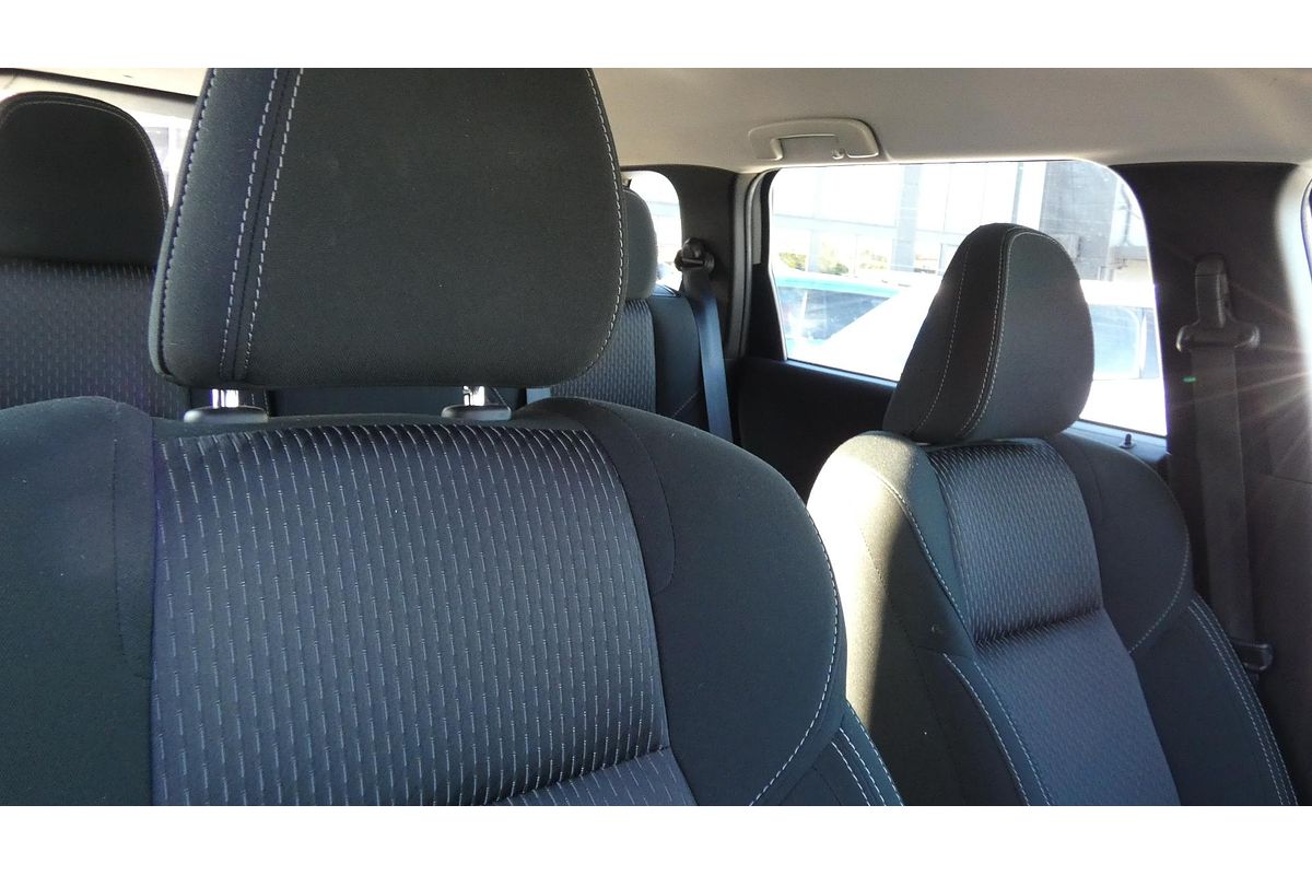 2023 Mitsubishi Outlander ES ZM