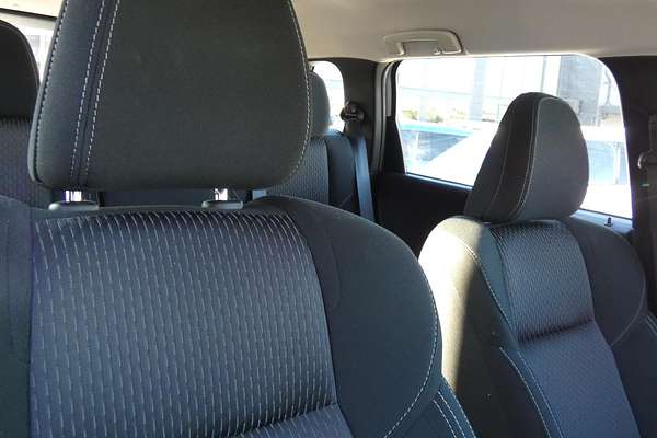 2023 Mitsubishi Outlander ES ZM