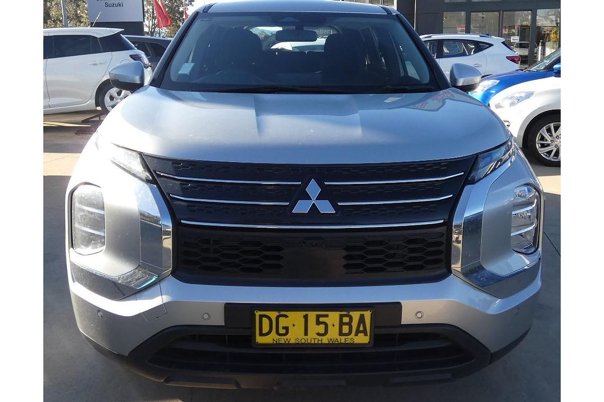 2023 Mitsubishi Outlander ES ZM