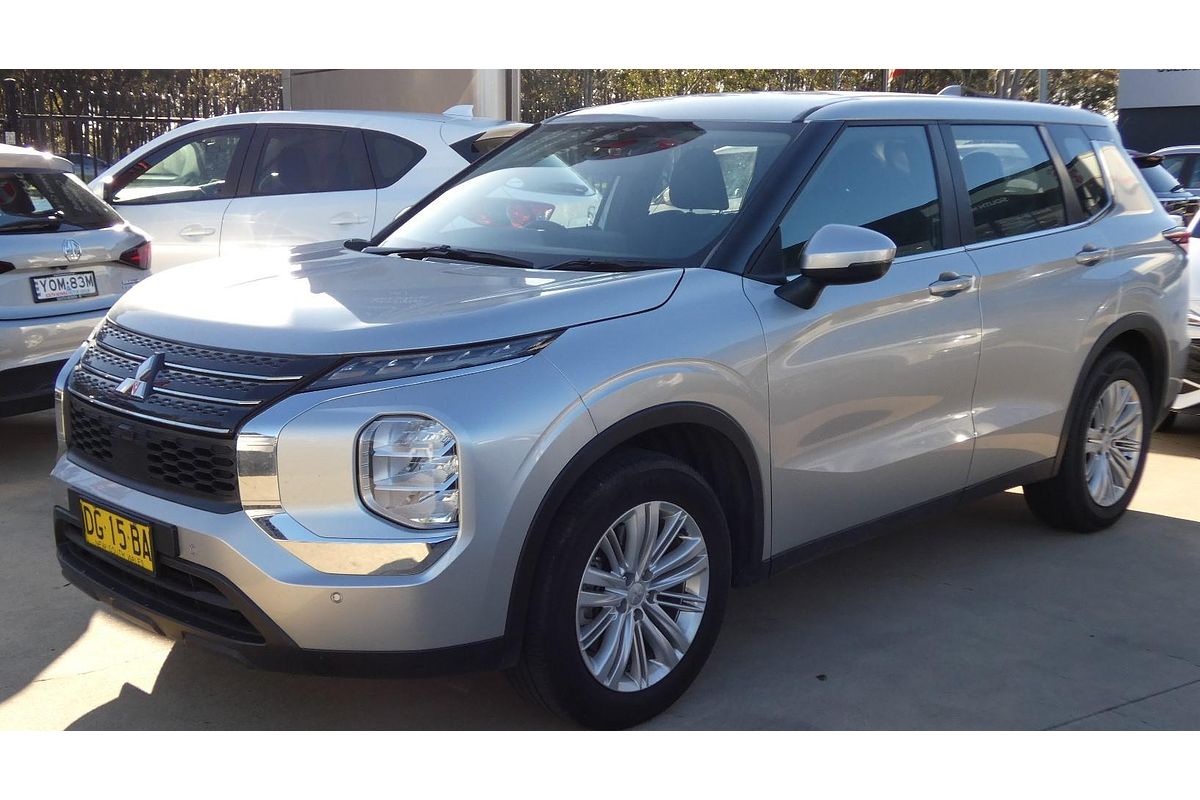 2023 Mitsubishi Outlander ES ZM