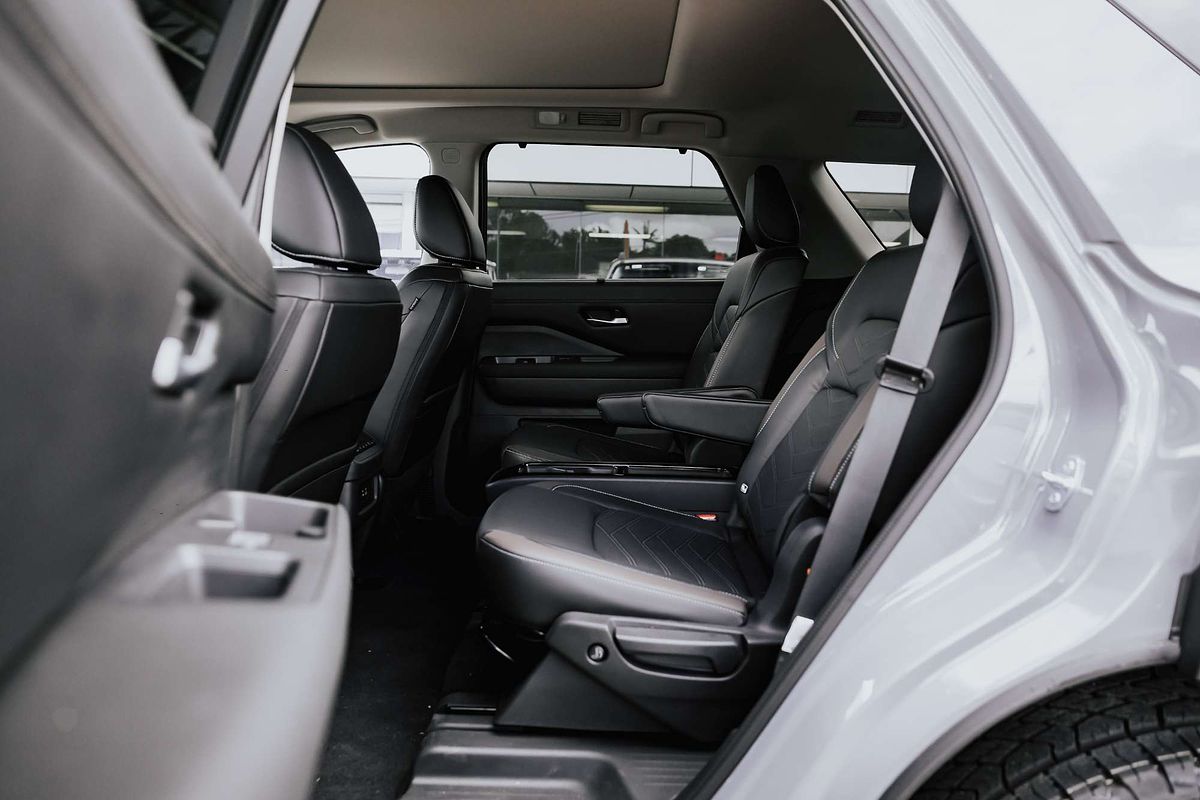 2024 Nissan Pathfinder Ti-L R53