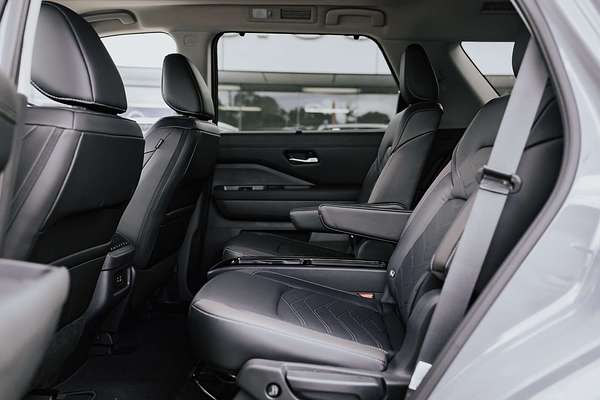 2024 Nissan Pathfinder Ti-L R53