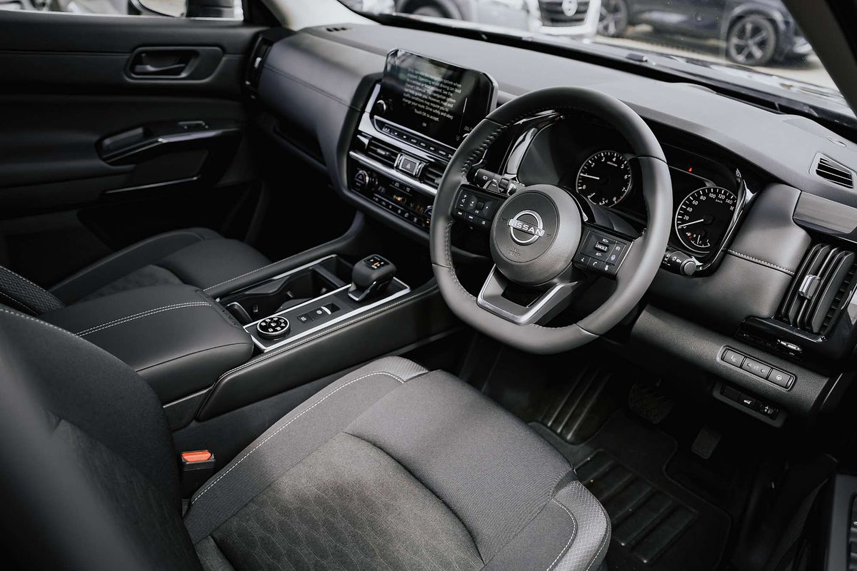 2024 Nissan Pathfinder ST-L R53