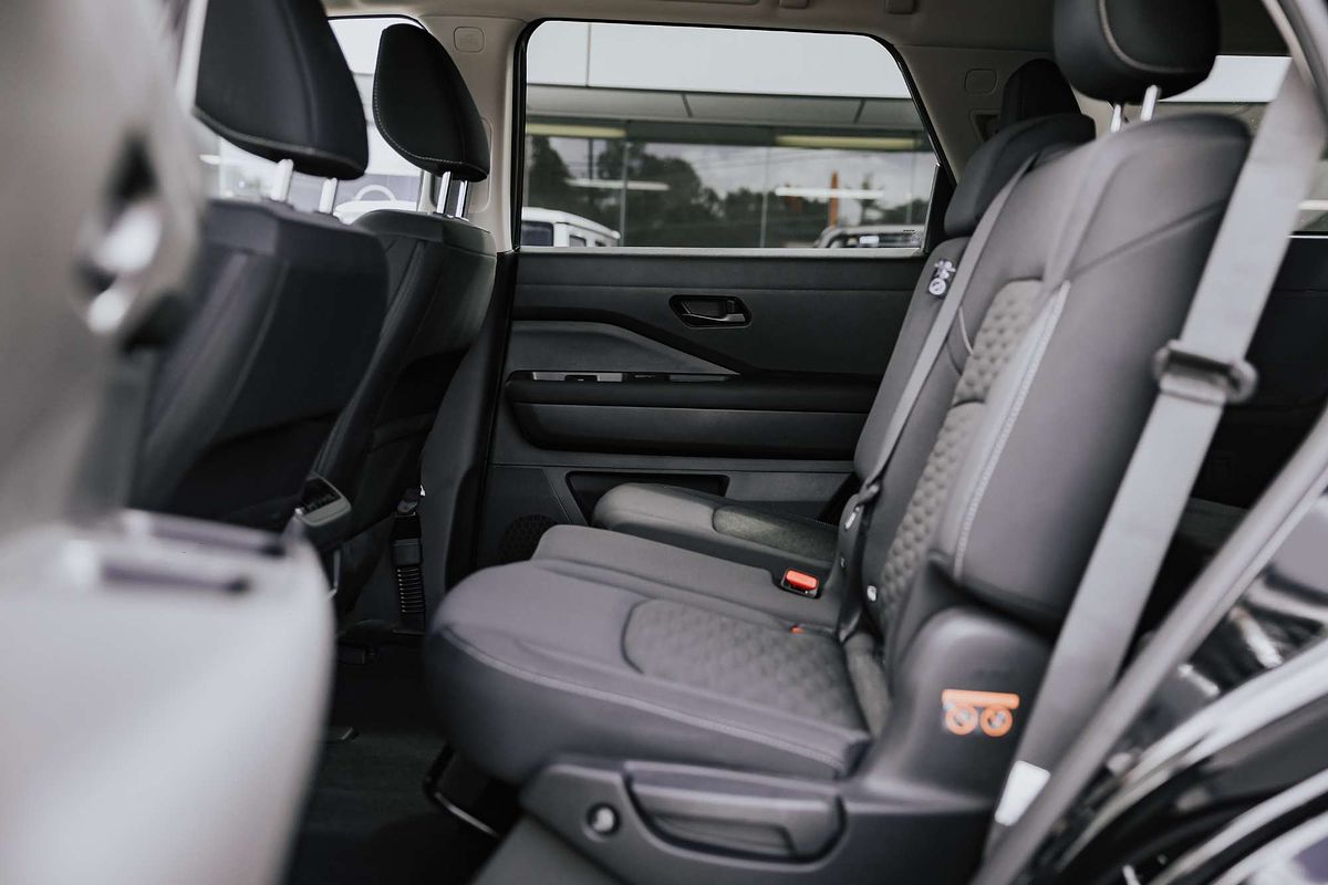 2024 Nissan Pathfinder ST-L R53