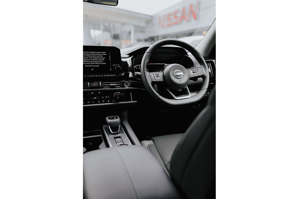 2024 Nissan Pathfinder ST-L R53
