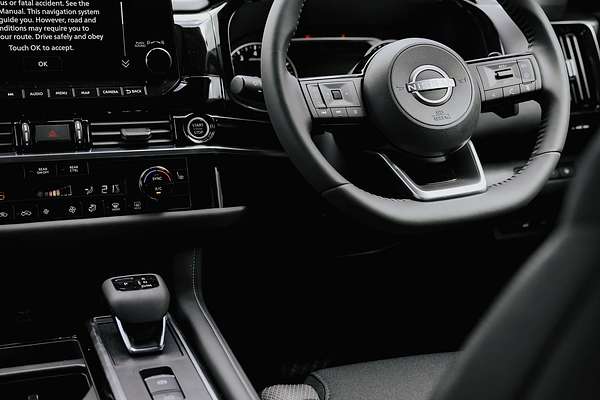 2024 Nissan Pathfinder ST-L R53
