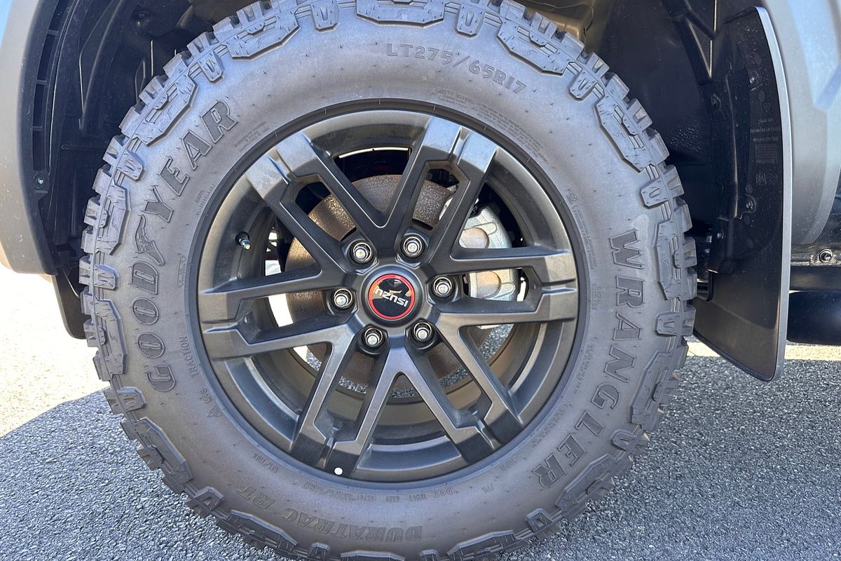 2024 Isuzu D-MAX BLADE 4X4