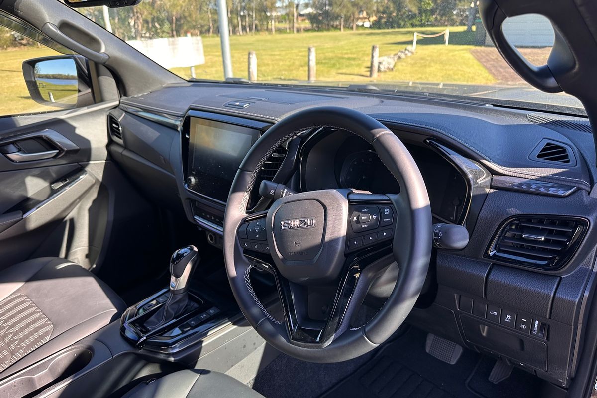 2024 Isuzu D-MAX BLADE 4X4