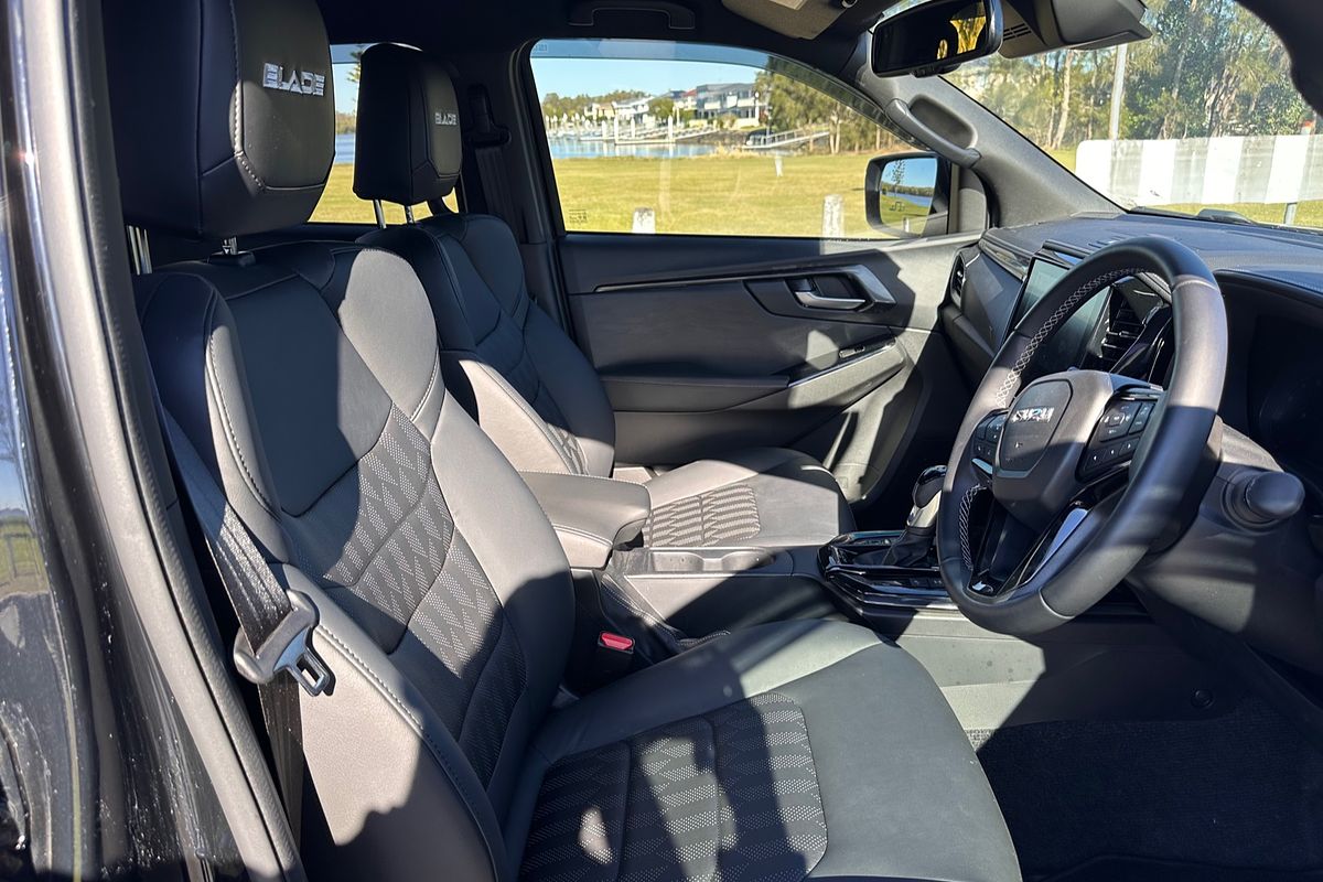 2024 Isuzu D-MAX BLADE 4X4