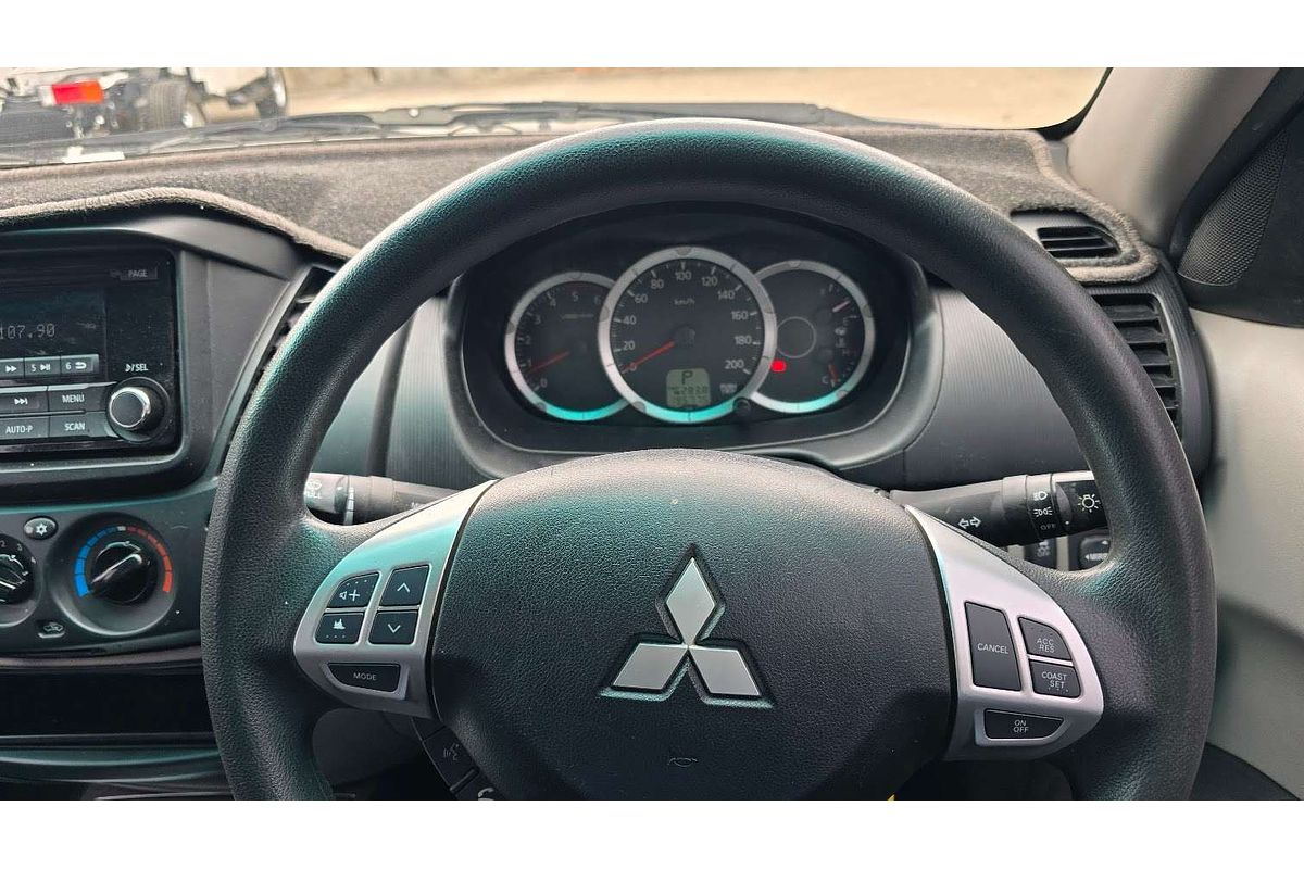 2014 Mitsubishi Triton GLX MN 4X4