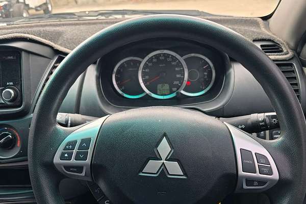2014 Mitsubishi Triton GLX MN 4X4