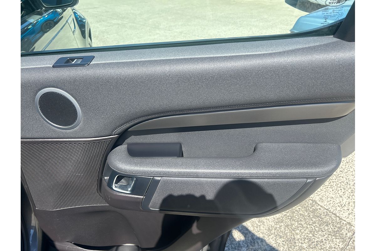 2018 Land Rover Discovery TD6 HSE Luxury Series 5