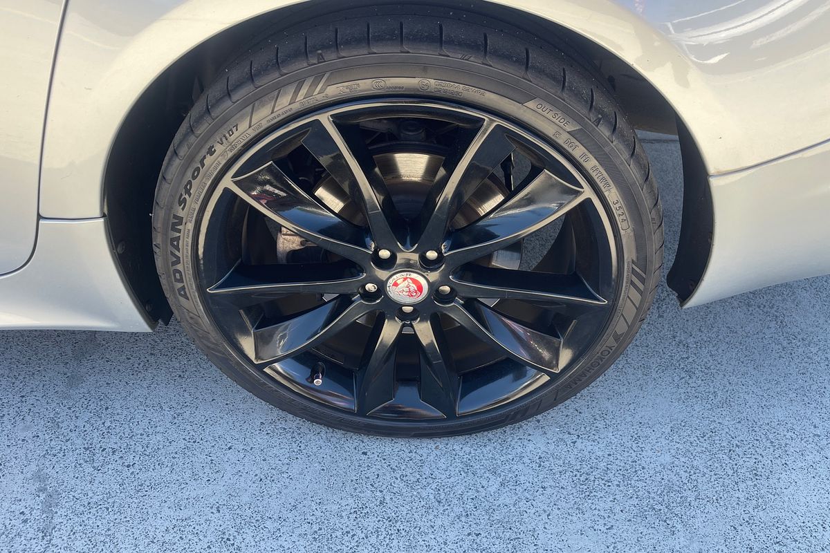 2015 Jaguar XF R-Sport X250