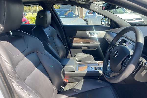 2015 Jaguar XF R-Sport X250