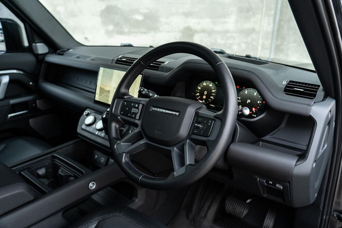 2024 Land Rover Defender 130 D300 X-Dynamic SE L663
