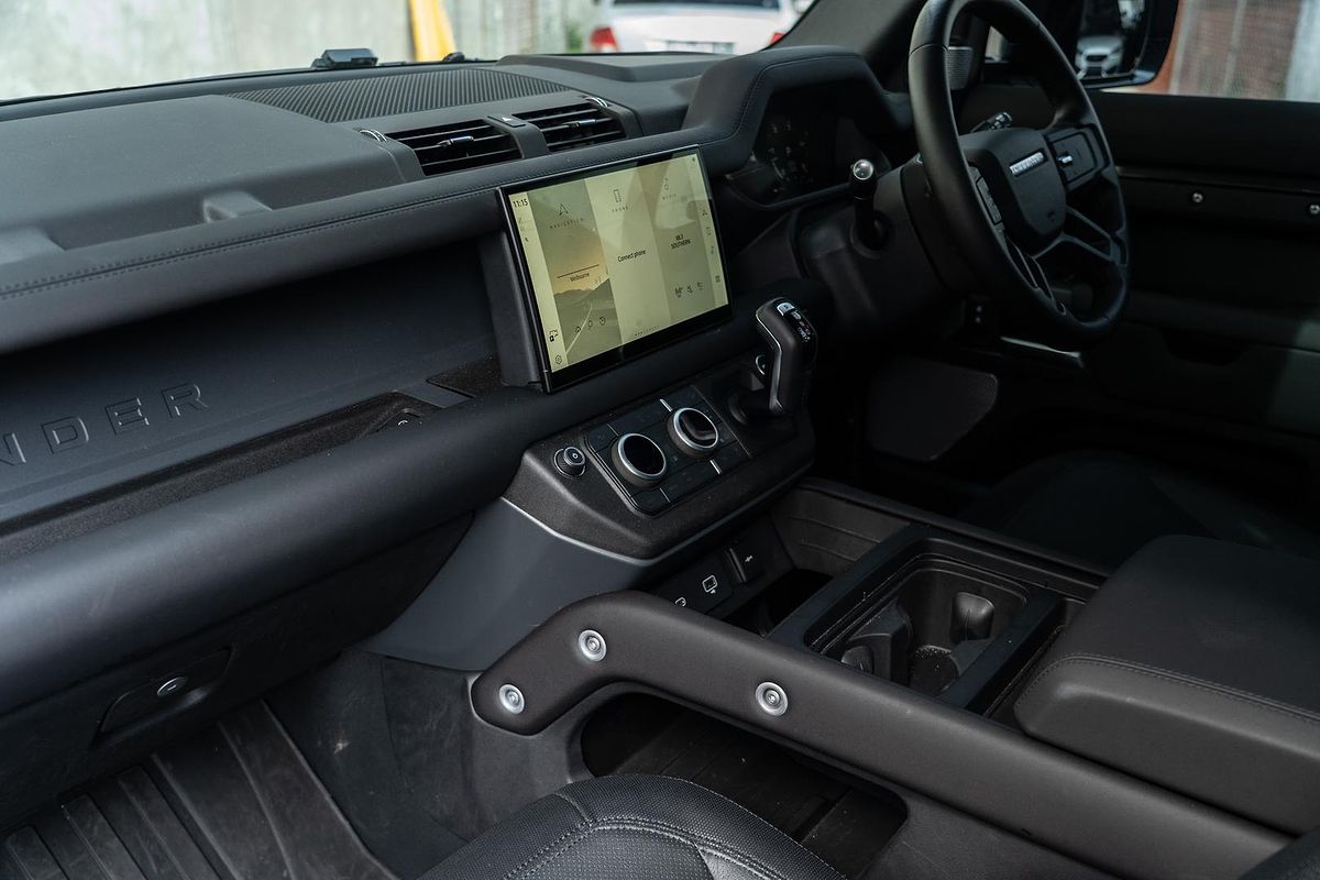 2024 Land Rover Defender 130 D300 X-Dynamic SE L663