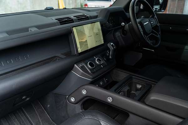 2024 Land Rover Defender 130 D300 X-Dynamic SE L663