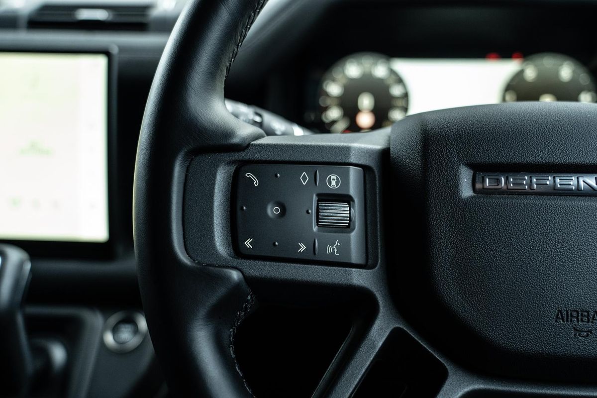 2024 Land Rover Defender 130 D300 X-Dynamic SE L663