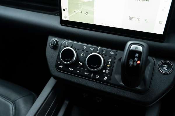 2024 Land Rover Defender 130 D300 X-Dynamic SE L663