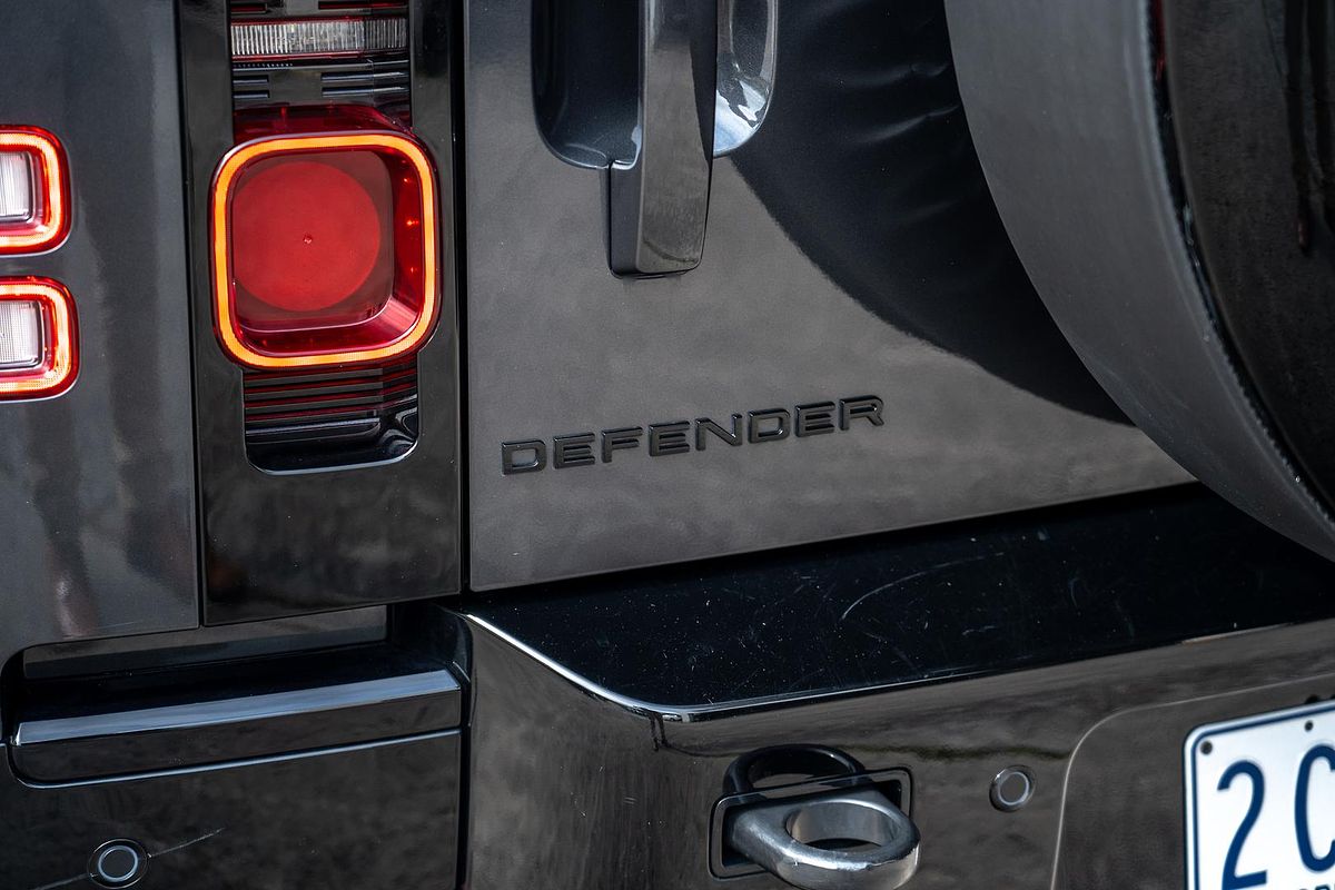 2024 Land Rover Defender 130 D300 X-Dynamic SE L663