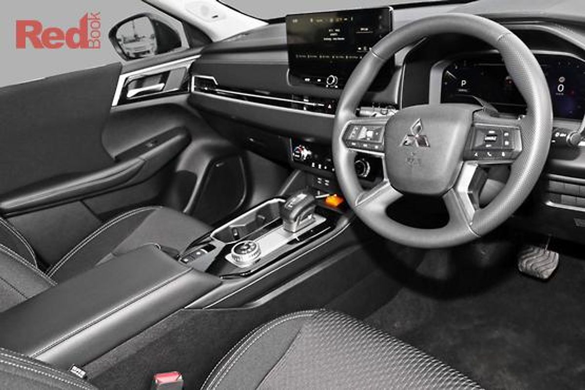 2025 Mitsubishi Outlander ES ZM