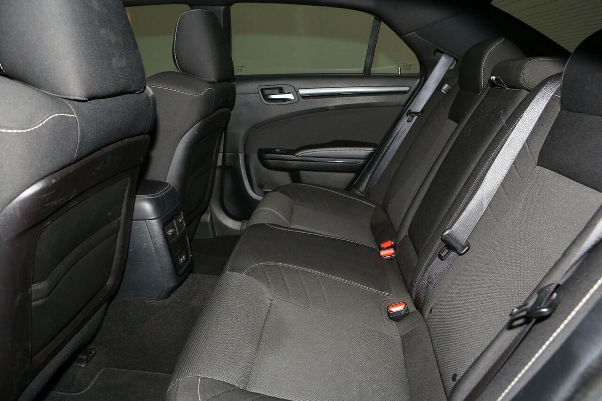 2021 Chrysler 300 SRT Core LX