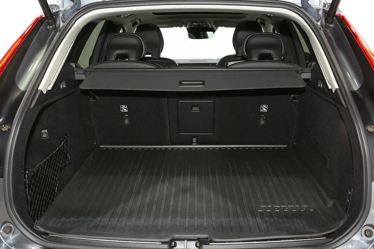 2020 Volvo XC60 T5 Momentum