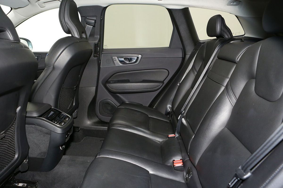 2020 Volvo XC60 T5 Momentum