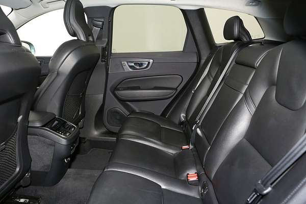 2020 Volvo XC60 T5 Momentum