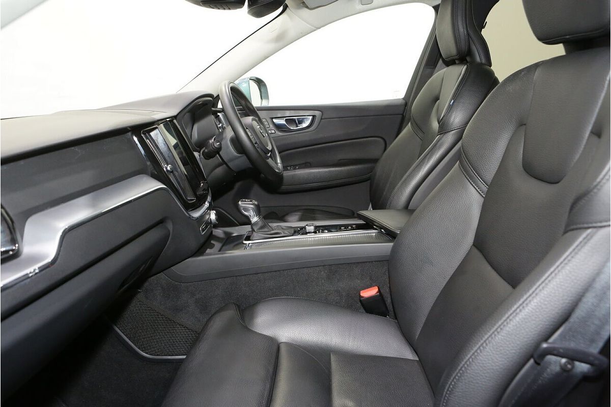 2020 Volvo XC60 T5 Momentum