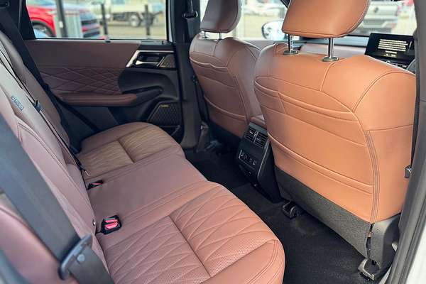 2025 Mitsubishi Outlander Exceed Tourer ZM