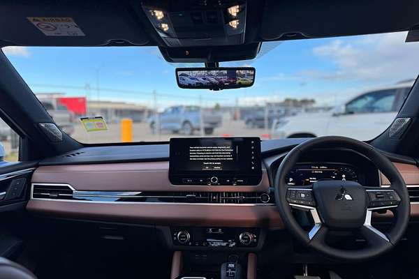 2025 Mitsubishi Outlander Exceed Tourer ZM