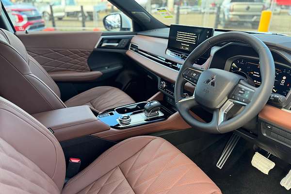 2025 Mitsubishi Outlander Exceed Tourer ZM