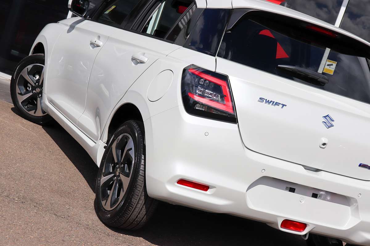 2025 Suzuki Swift Hybrid GLX UZ
