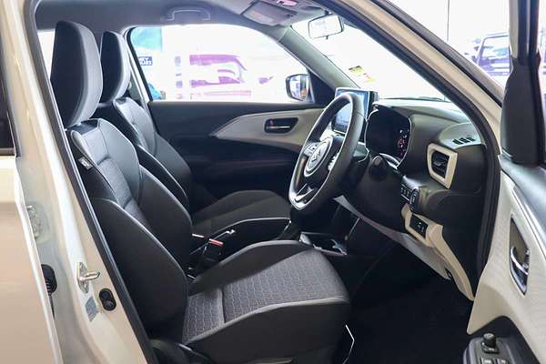 2025 Suzuki Swift Hybrid GLX UZ