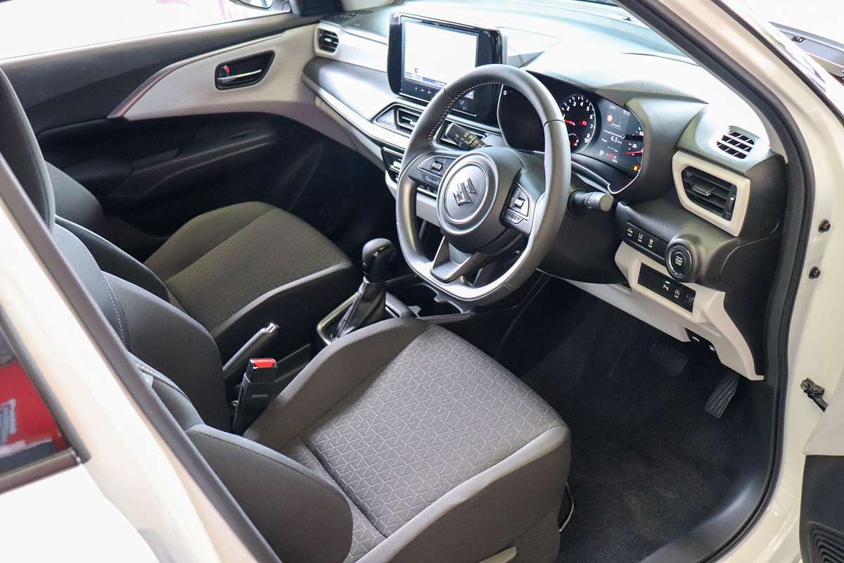 2025 Suzuki Swift Hybrid GLX UZ