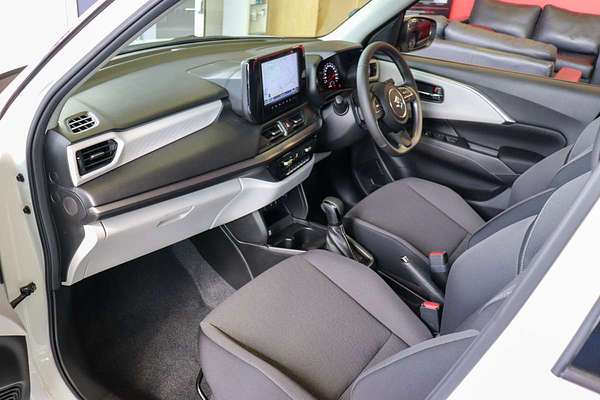 2025 Suzuki Swift Hybrid GLX UZ