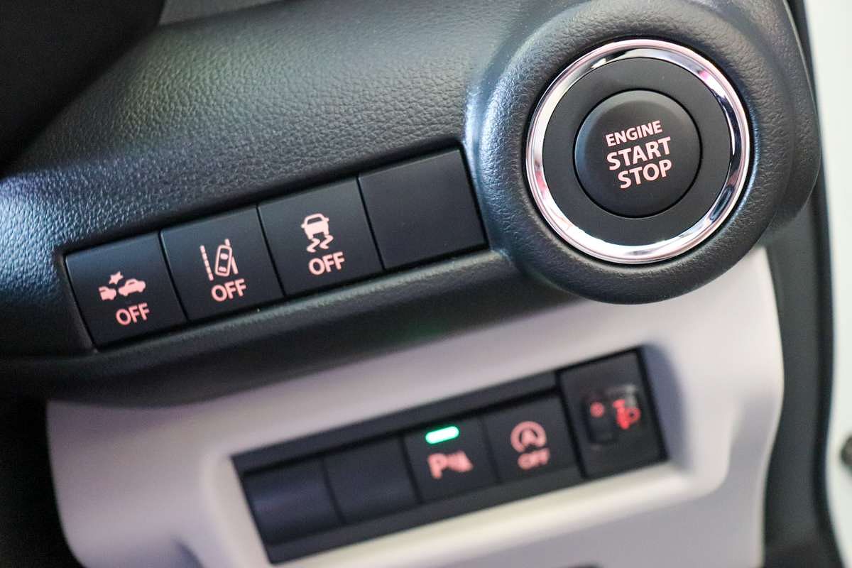 2025 Suzuki Swift Hybrid GLX UZ