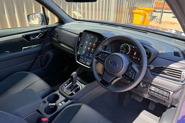 2025 Subaru Forester Hybrid Touring S6