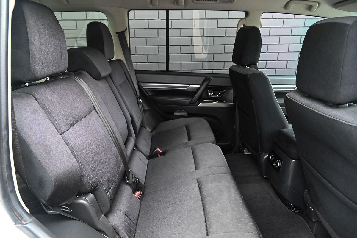 2017 Mitsubishi Pajero GLX NX