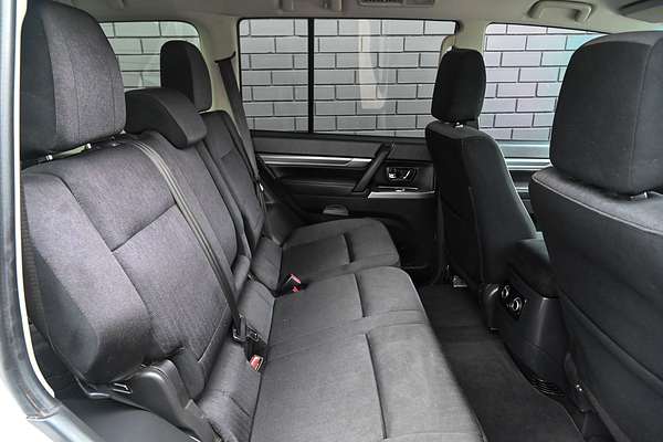 2017 Mitsubishi Pajero GLX NX