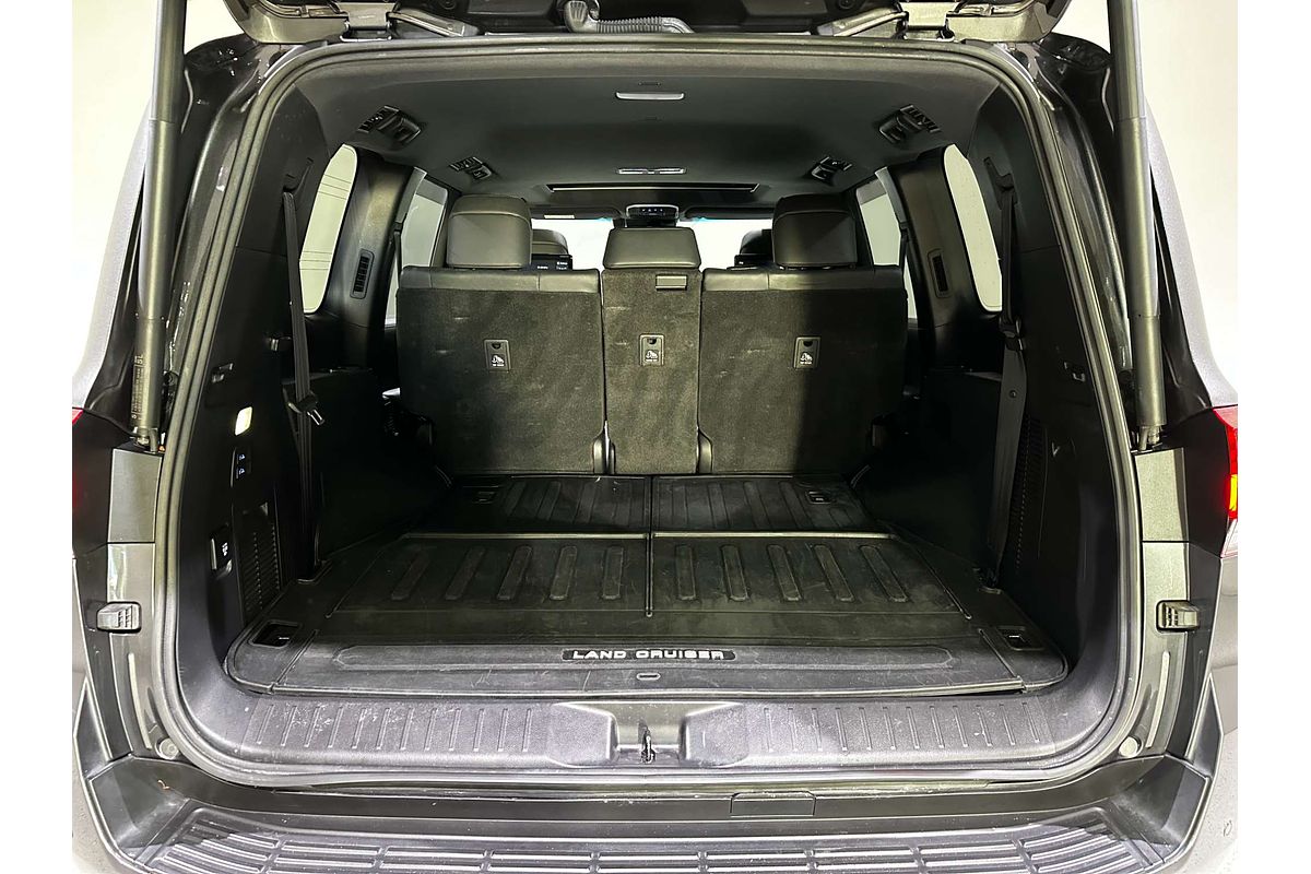 2023 Toyota Landcruiser Sahara FJA300R