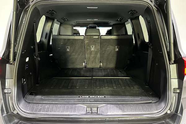 2023 Toyota Landcruiser Sahara FJA300R