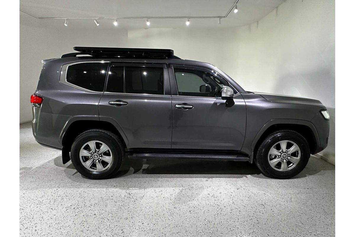 2023 Toyota Landcruiser Sahara FJA300R