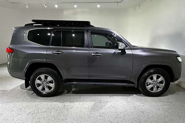 2023 Toyota Landcruiser Sahara FJA300R